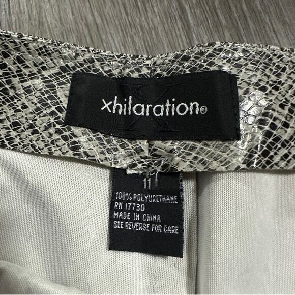 Xhilaration Gray Python Snakeskin Print Mini Skirt Size 11 - Picture 2 of 4
